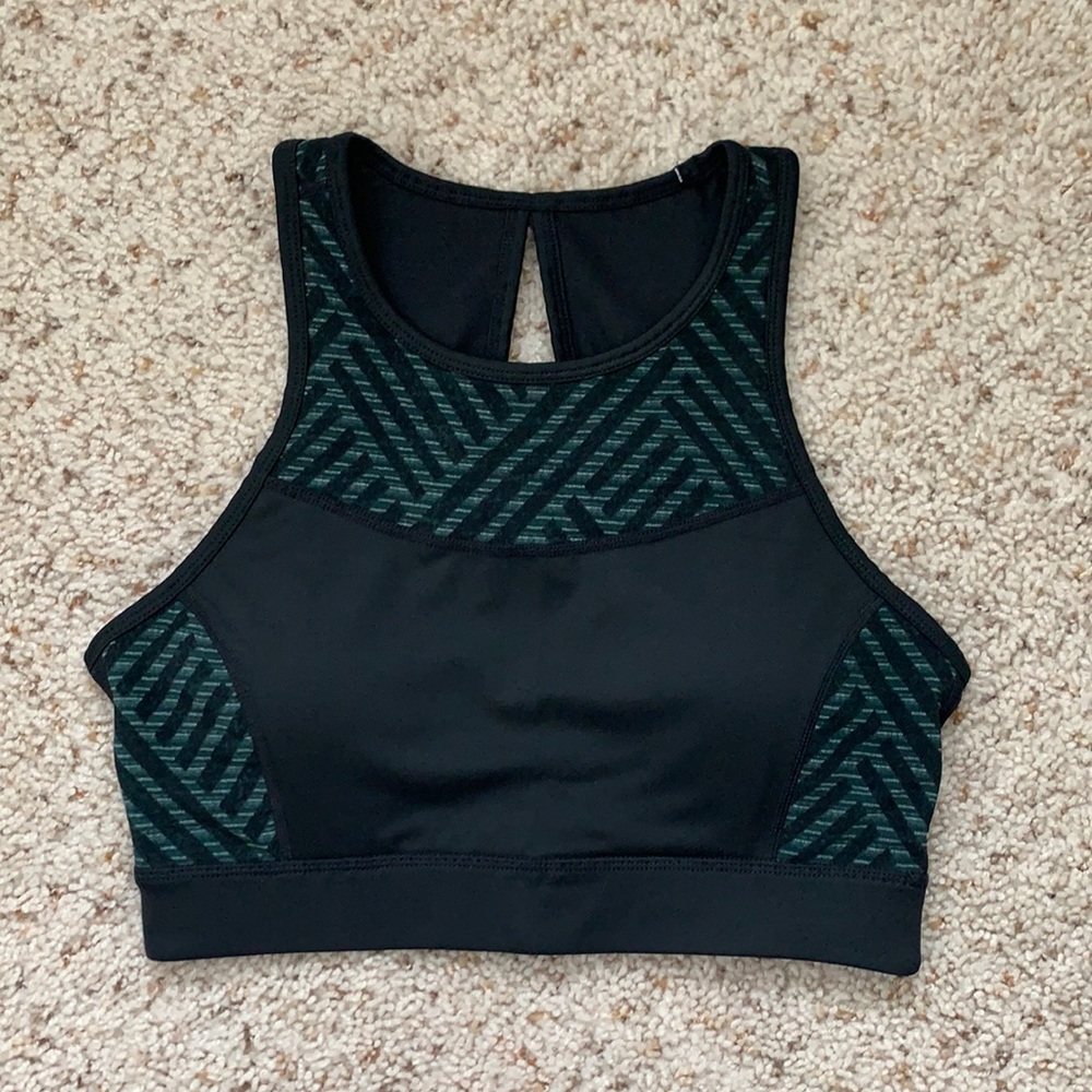 • Calvin Klein Performance padded sports Bra •